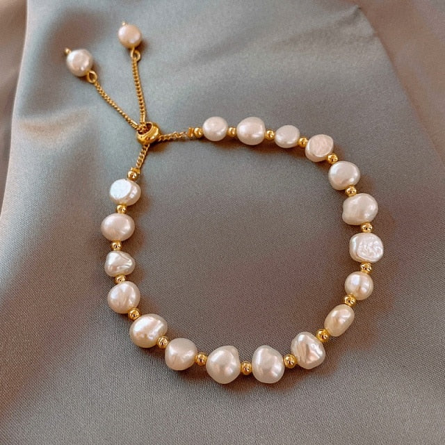 New Trendy Baroque Imitation Pearl Bracelet Fashion Lady Temperament Charm Bracelets For Women Wedding Luxury Jewelry Party Gift